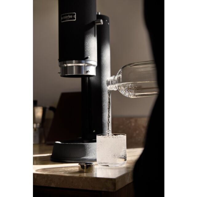 Carbonator Pro Matte Black Sparkling water maker with a glass bottle 
