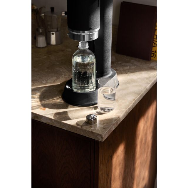 Carbonator Pro Matte Black Sparkling water maker with a glass bottle 