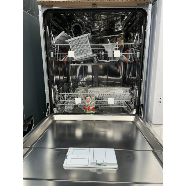 Hotpoint HBC2B19XUKN HBC 2B19 X UK N Integrated Dishwasher - Graded