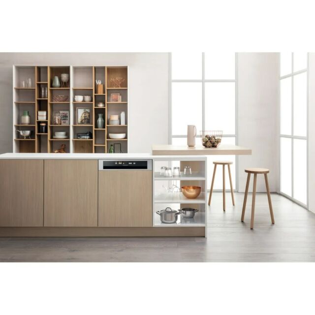 Hotpoint HBC2B19XUKN HBC 2B19 X UK N Integrated Dishwasher - Graded