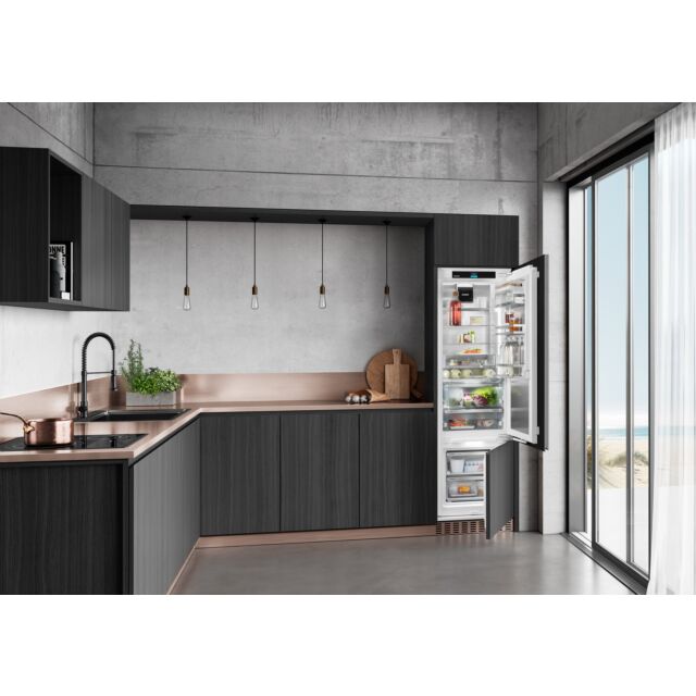 Liebherr ICBC5182 Biofresh Professional with HydroBreeze, DuoCooling, SmartFrost, SoftSystem, 2 Free