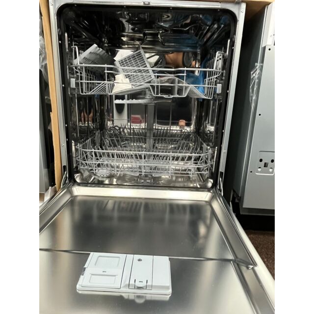
LOGIK LID60W23 Full-size Fully Integrated Dishwasher - Graded