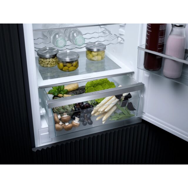 MIELE Active KDN 7724 E Integrated Fridge Freezer - New Graded