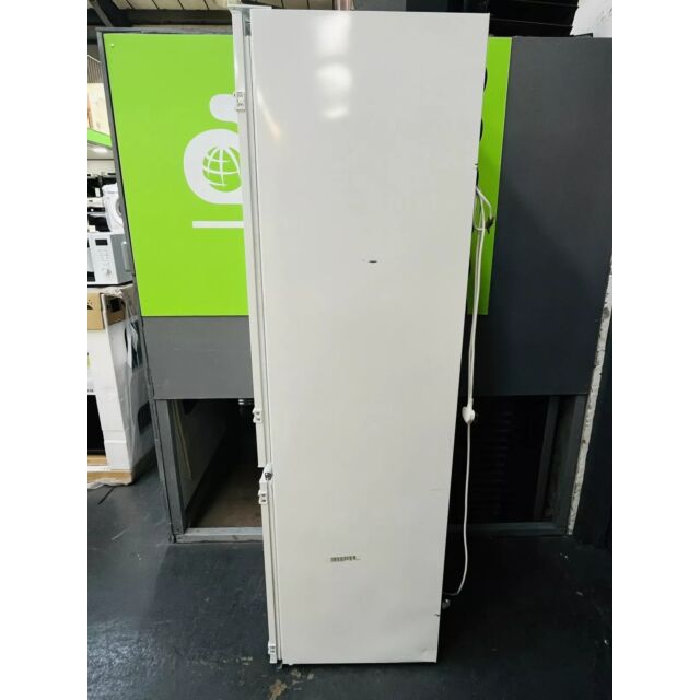 Smeg UKC8173N1F 60Cm Integrated Frost Free Fridge Freezer - Graded